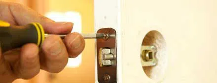Affordable Locksmith Services Waterbury, CT 203-433-3676 - 24-hour-lock-key-01