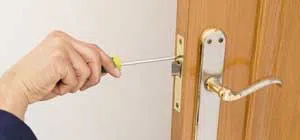 Affordable Locksmith Services Waterbury, CT 203-433-3676 - trunk-unlock-01